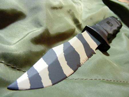 Камуфлированный нож